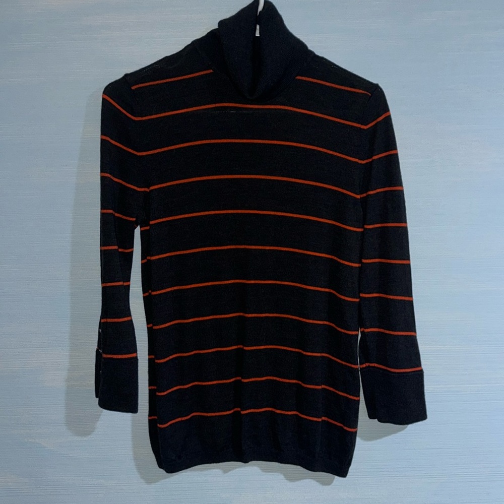 Express Design Studios Gray w/ Orange Stripes Women’s Sz L - 3/4 Sleeve Buttons